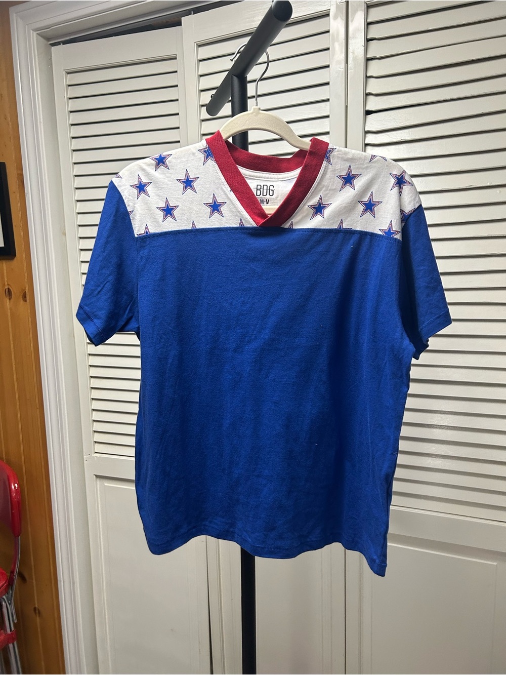 Nwot BDG Unisex Blue Tee with Star Yoke and Red V-Neck